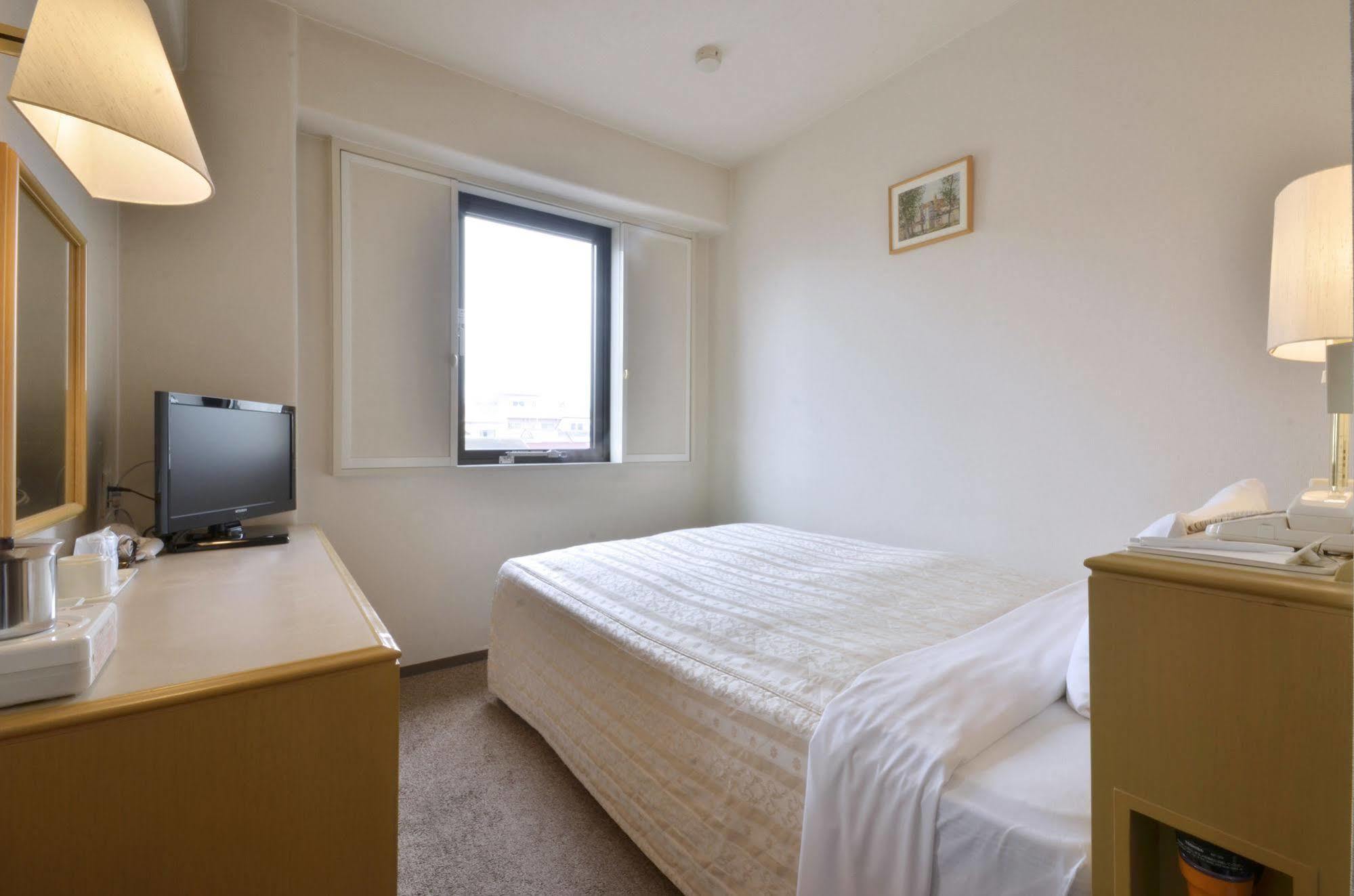 Hotel Select Inn Isehara Экстерьер фото